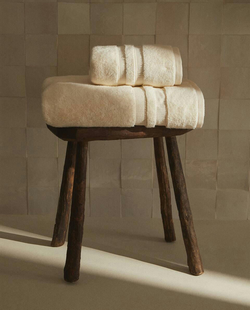 ASCIUGAMANO EXTRA MORBIDO CON DOPPIO BORDO 