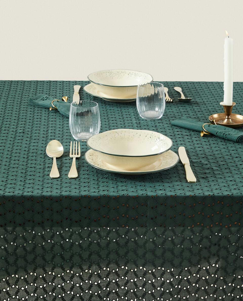 MANTEL NAVIDEÑO DE ALGODÓN BORDADO 