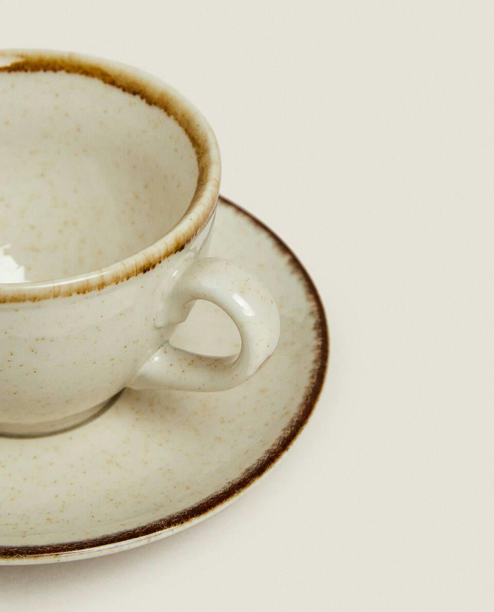 DETTAGLIO DEL BORDO DELLA TAZZA DA TÈ 