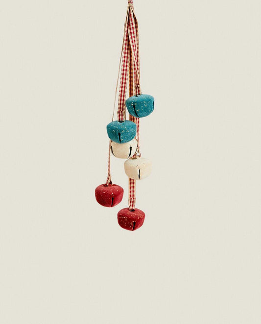 DECORACIÓN NAVIDEÑA EN CASCADA CON CAMPANA DE TRINEO 