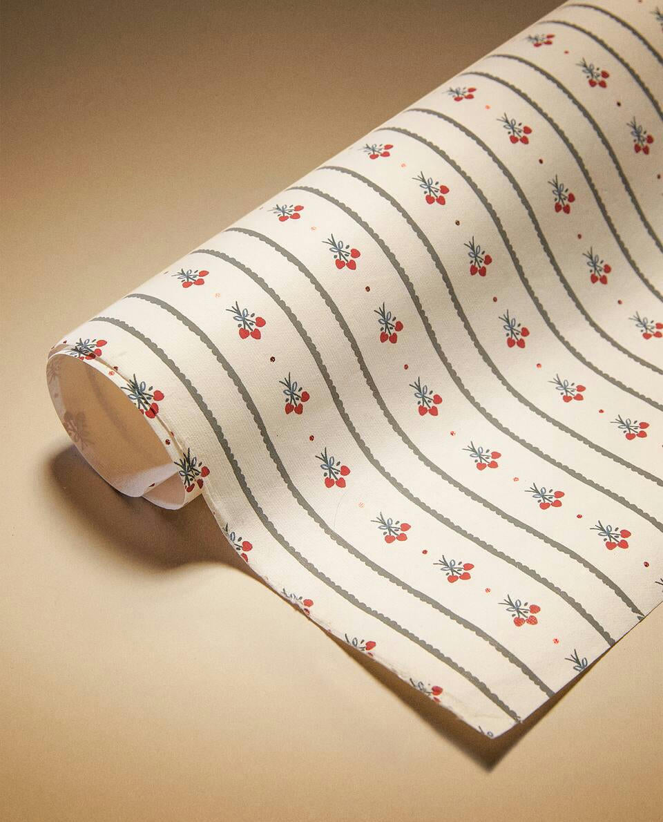 CARTA DA REGALO A RIGHE DI NATALE CON AGRIFOGLIO 