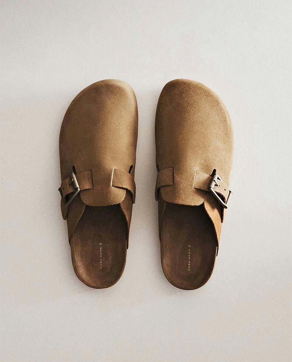 ZOCCOLI IN PELLE CON FIBBIA 