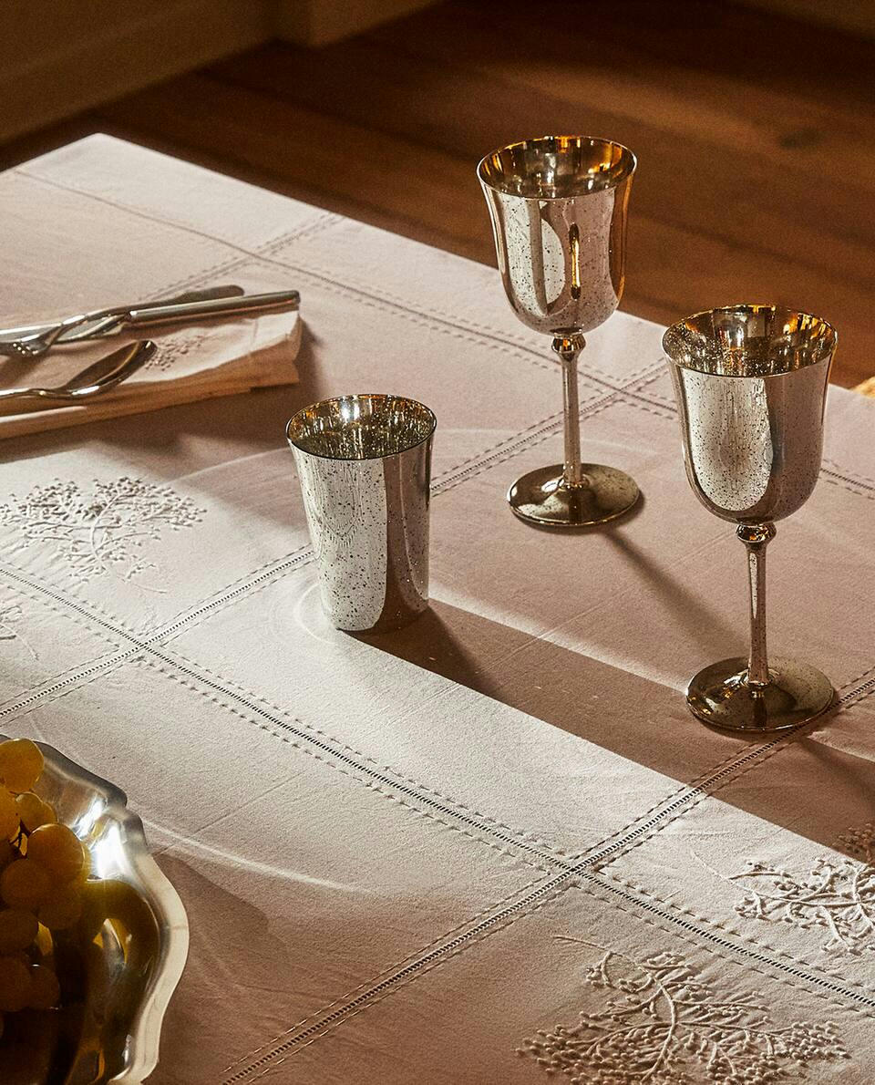 MANTEL DE RAMIO CON BORDADO NAVIDEÑO 