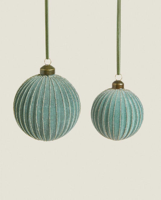 ADORNO NAVIDEÑO DE TERCIOPELO CON RAYAS 