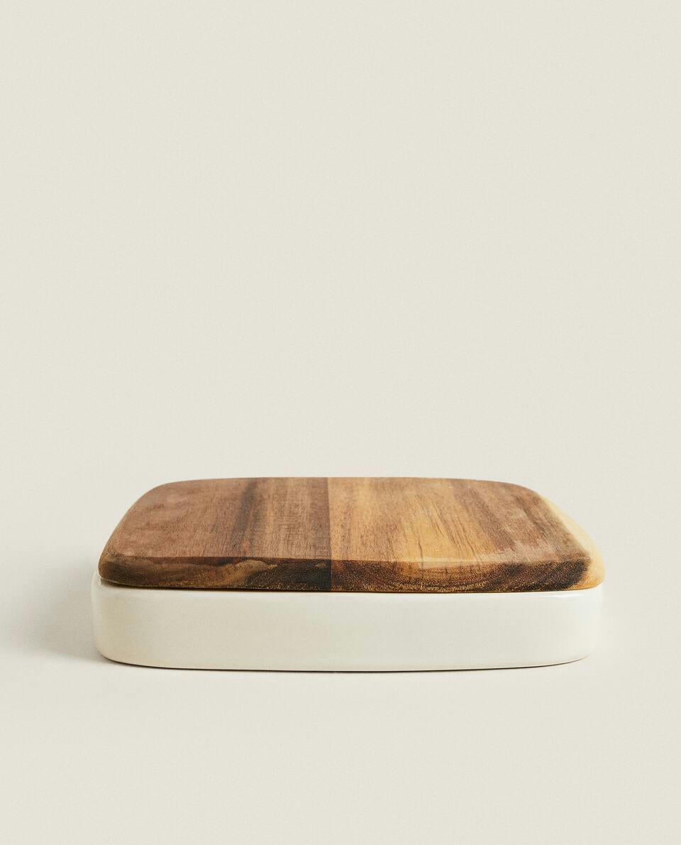 BOX OF CHEESE KNIVES