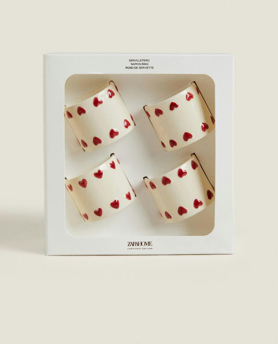 CONFEZIONE DI PORTATOVAGLIOLI NATALIZI A FORMA DI CUORI IN CERAMICA (CONFEZIONE DA 4) 