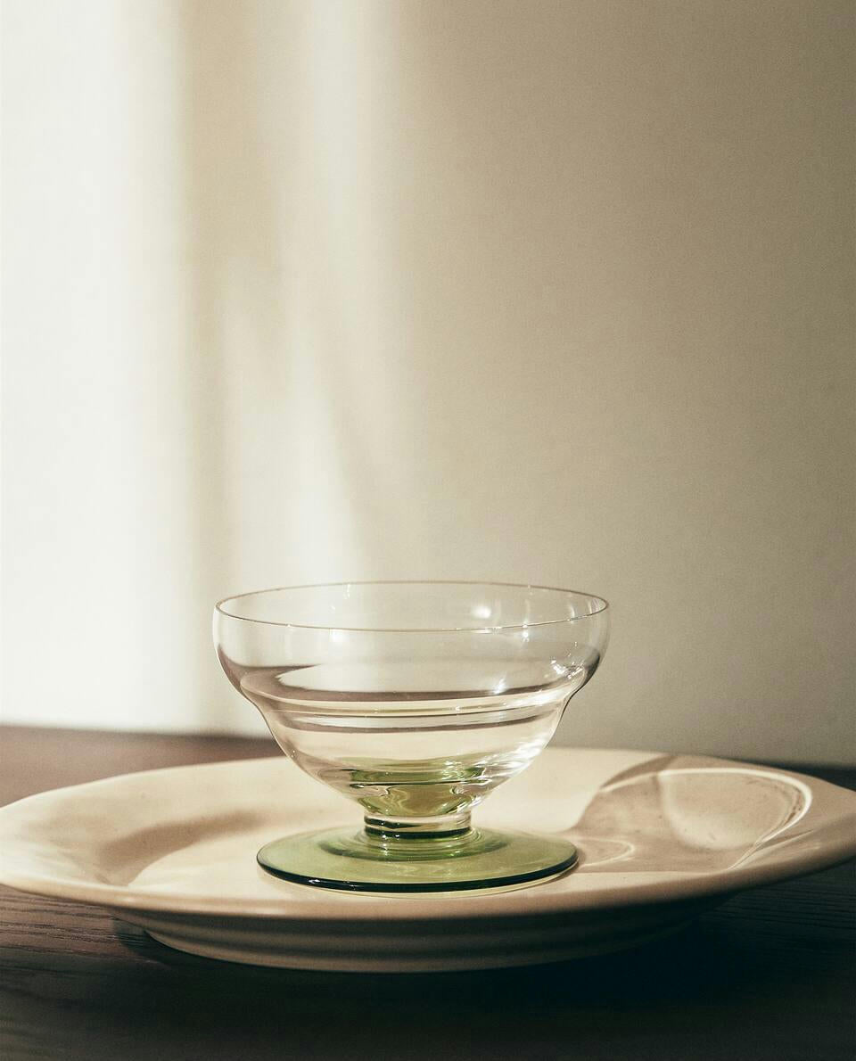 COPA DE HELADO CON BASE DE COLOR 