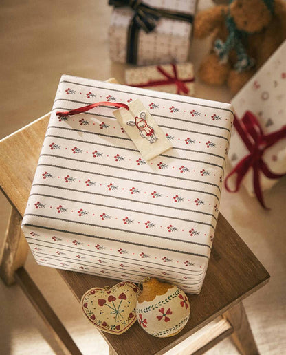 CARTA DA REGALO A RIGHE DI NATALE CON AGRIFOGLIO 