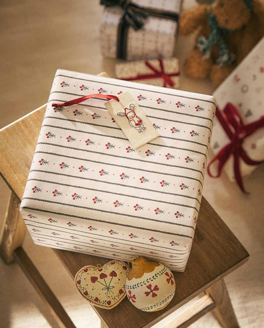 PAPEL DE ENVOLTORIO DE REGALOS DE ACEBO CON RAYAS NAVIDEÑAS 