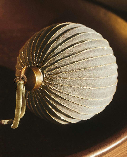 ADORNO NAVIDEÑO DE TERCIOPELO CON RAYAS 