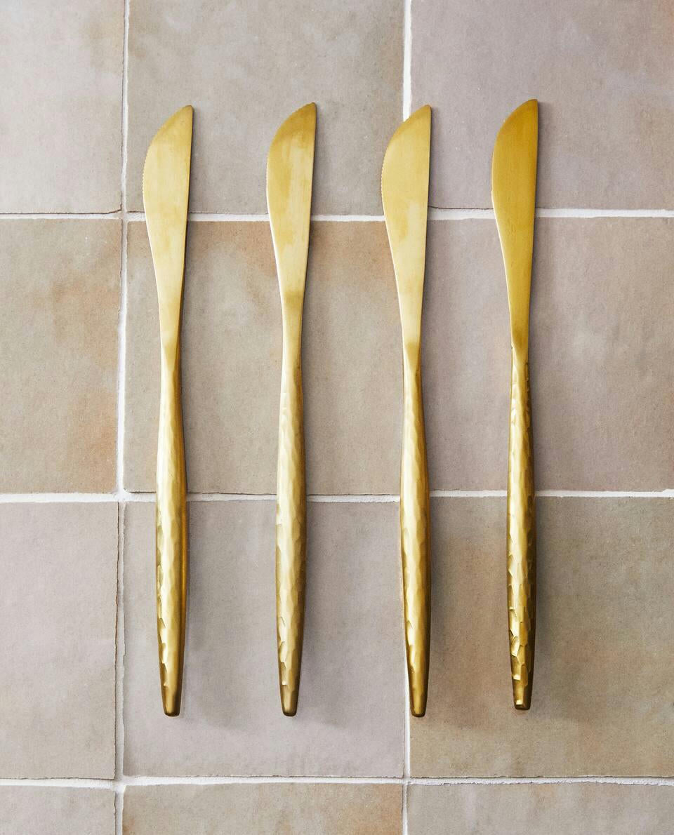 SCATOLA DA 4 COLTELLI CON MANICO MARTELLATO 