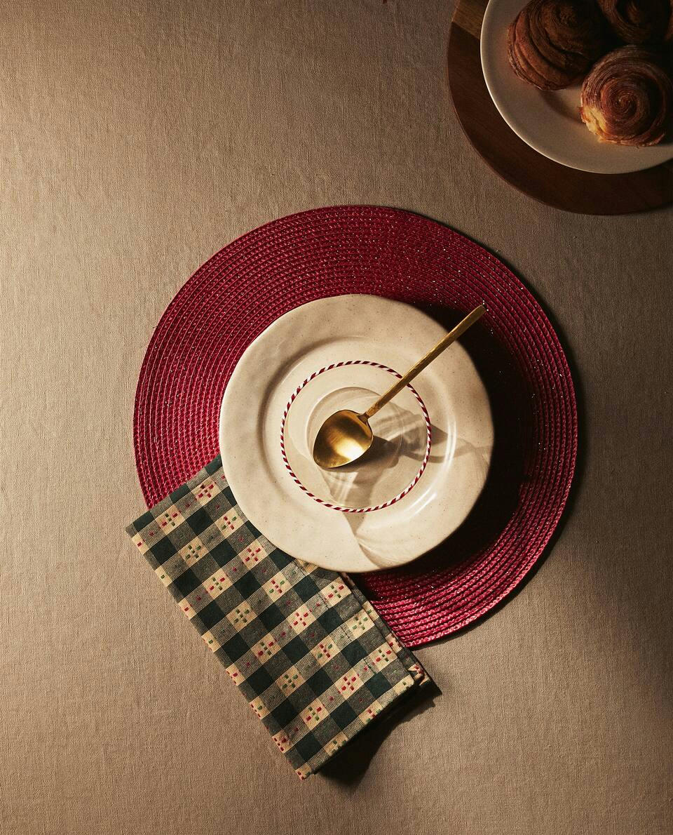 PAQUETE DE MANTELES INDIVIDUALES NAVIDEÑOS CON BRILLO EN ESPIRAL (PAQUETE DE 2) 