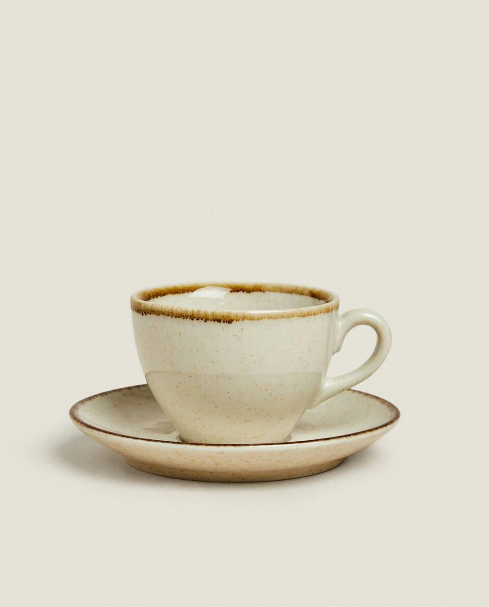 DETTAGLIO DEL BORDO DELLA TAZZA DA TÈ 