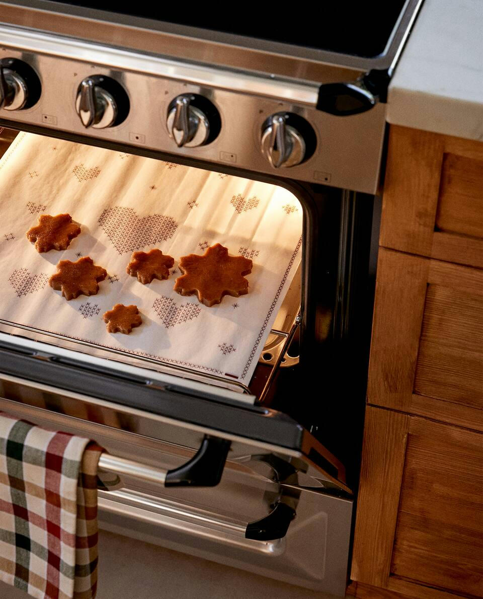 PAQUETE DE PAPEL PARA HORNO CON CORAZONES NAVIDEÑOS (PAQUETE DE 20) 