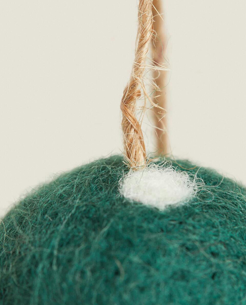 DECORAZIONE NATALIZIO A FORMA DI FUNGO IN FELTRO 