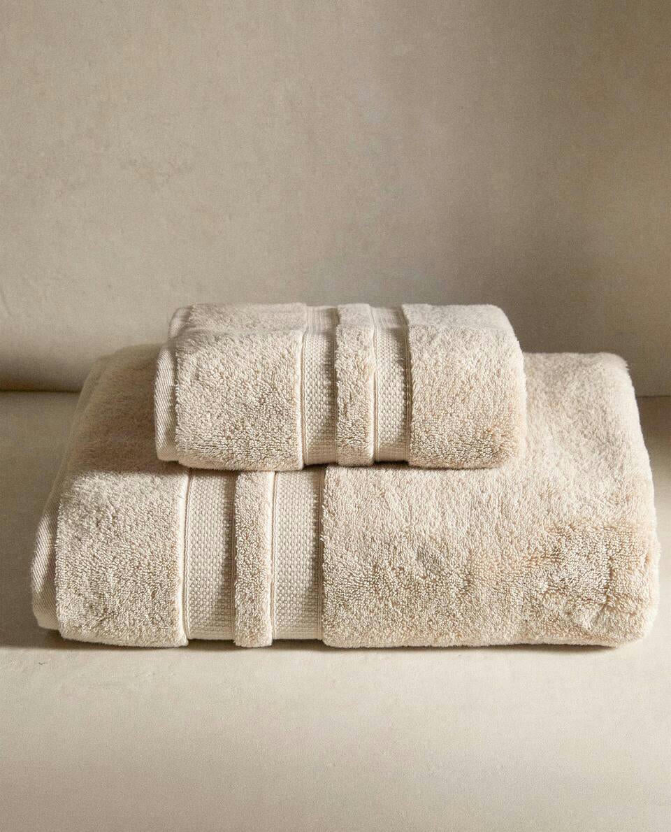 ASCIUGAMANO EXTRA MORBIDO CON DOPPIO BORDO 