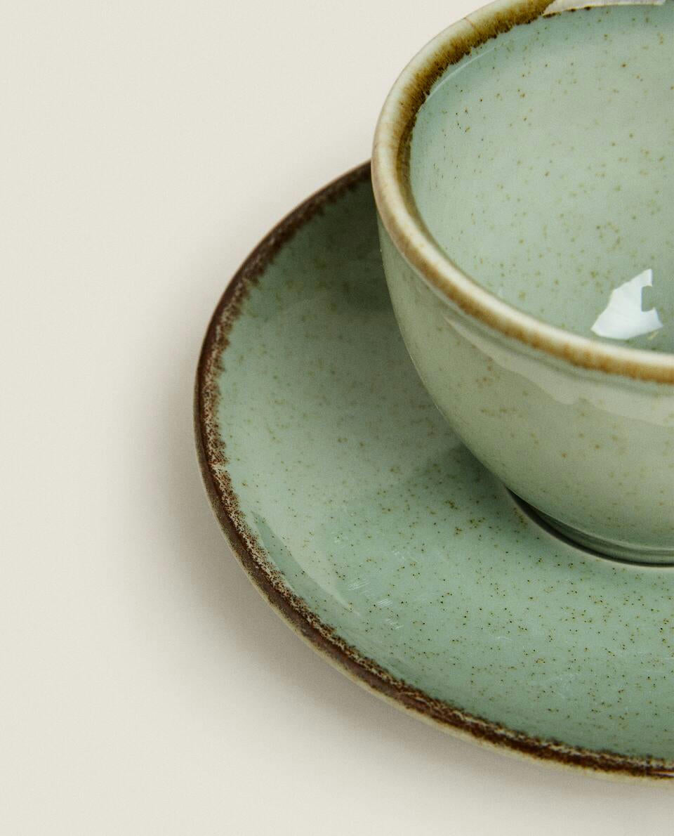 DETTAGLIO DEL BORDO DELLA TAZZA DA TÈ 