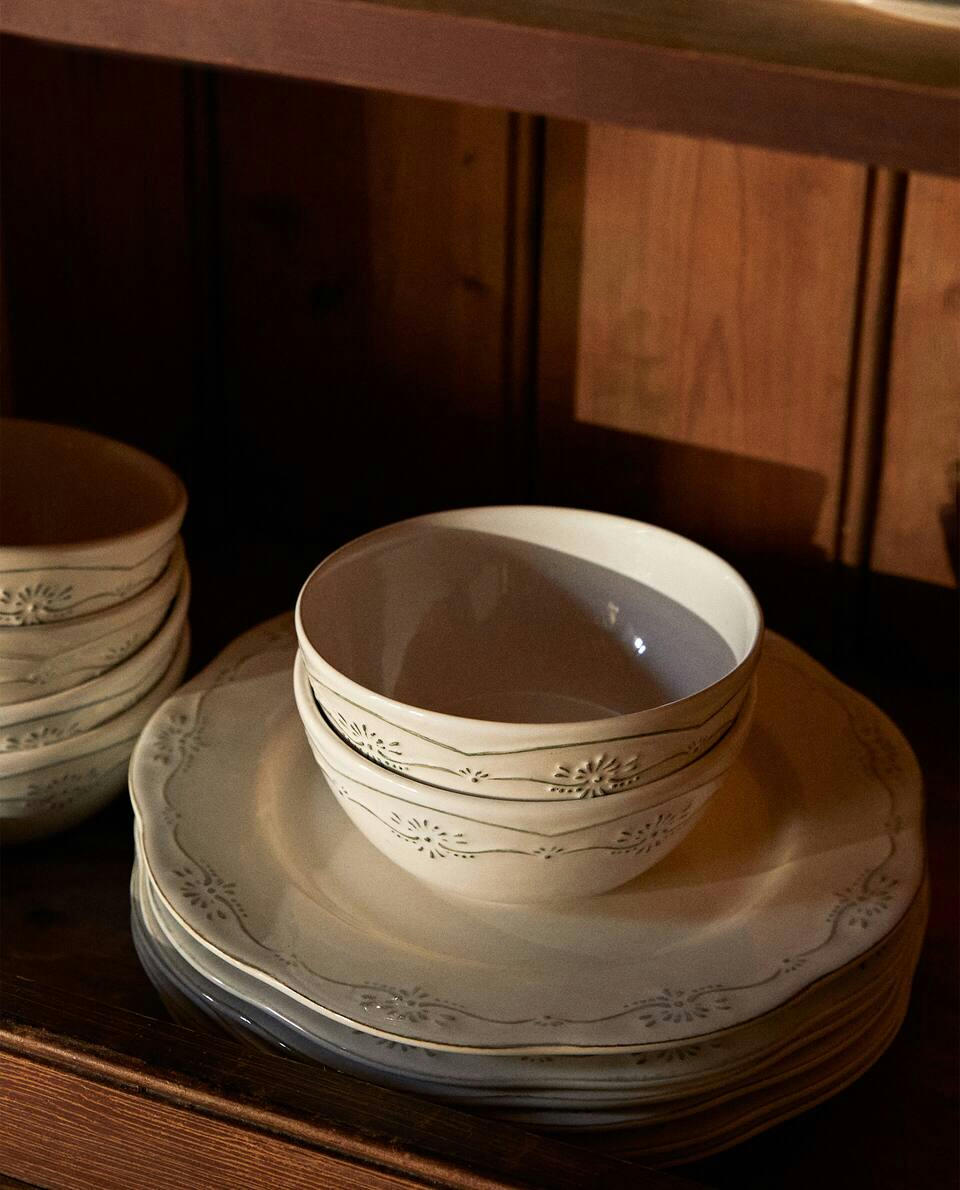 SET DI STOVIGLIE DI NATALE 