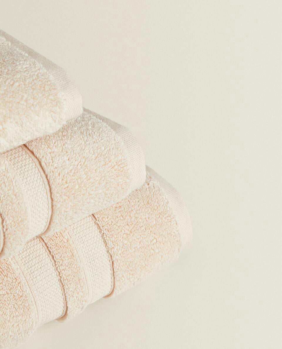 ASCIUGAMANO EXTRA MORBIDO CON DOPPIO BORDO 