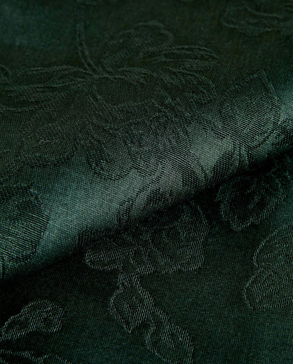 PAQUETE DE SERVILLETAS JACQUARD FLORALES NAVIDEÑAS (PAQUETE DE 2) 