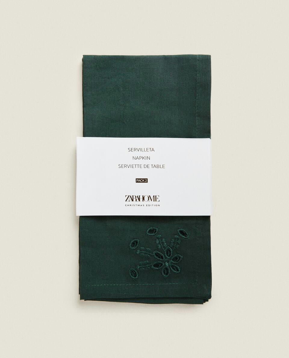 CONFEZIONE DI TOVAGLIOLI NATALIZI IN COTONE RICAMATI (CONFEZIONE DA 2)