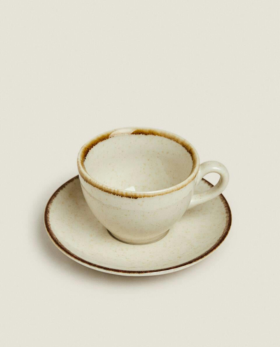 DETTAGLIO DEL BORDO DELLA TAZZA DA TÈ 