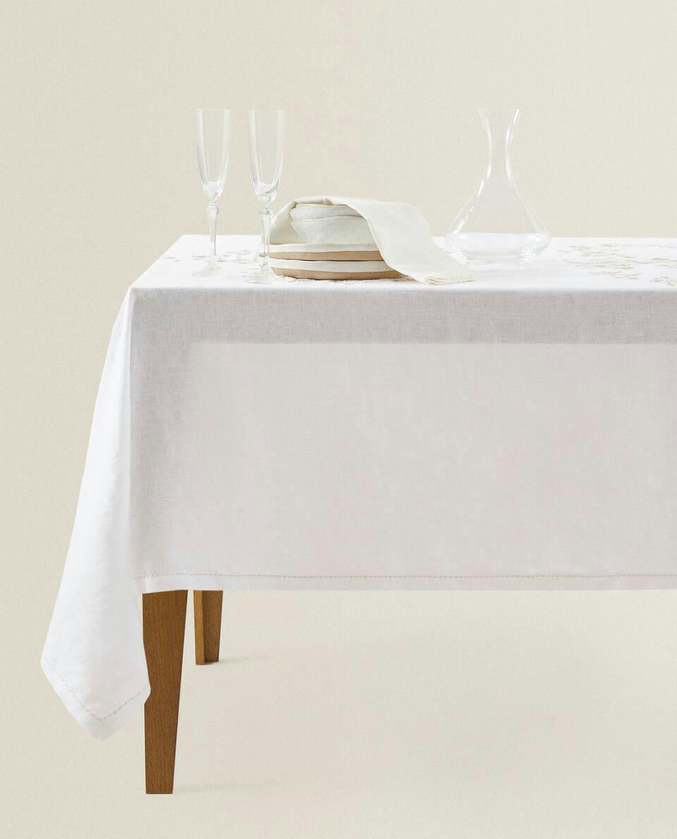 MANTEL NAVIDEÑO DE LINO BORDADO 