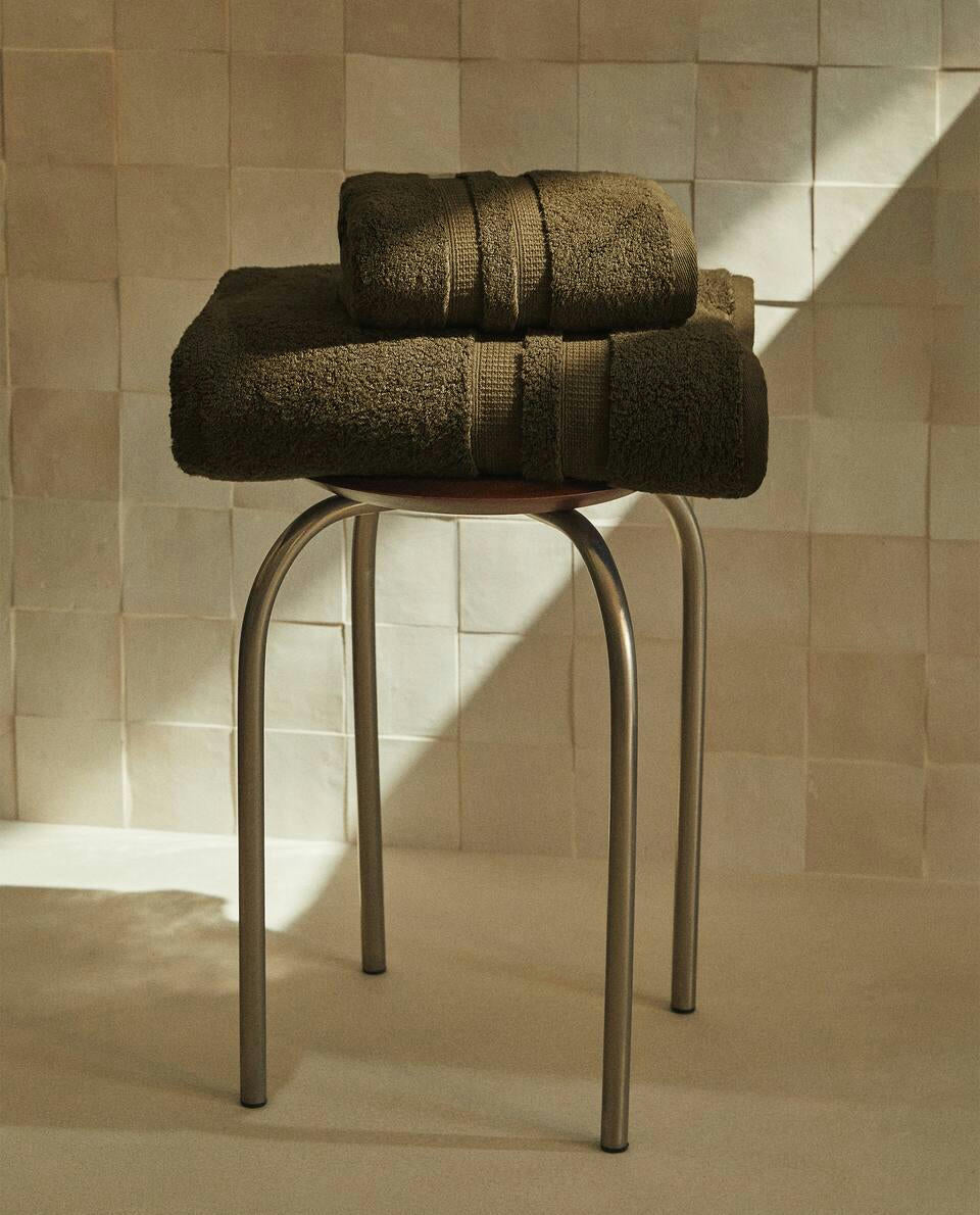 ASCIUGAMANO EXTRA MORBIDO CON DOPPIO BORDO 