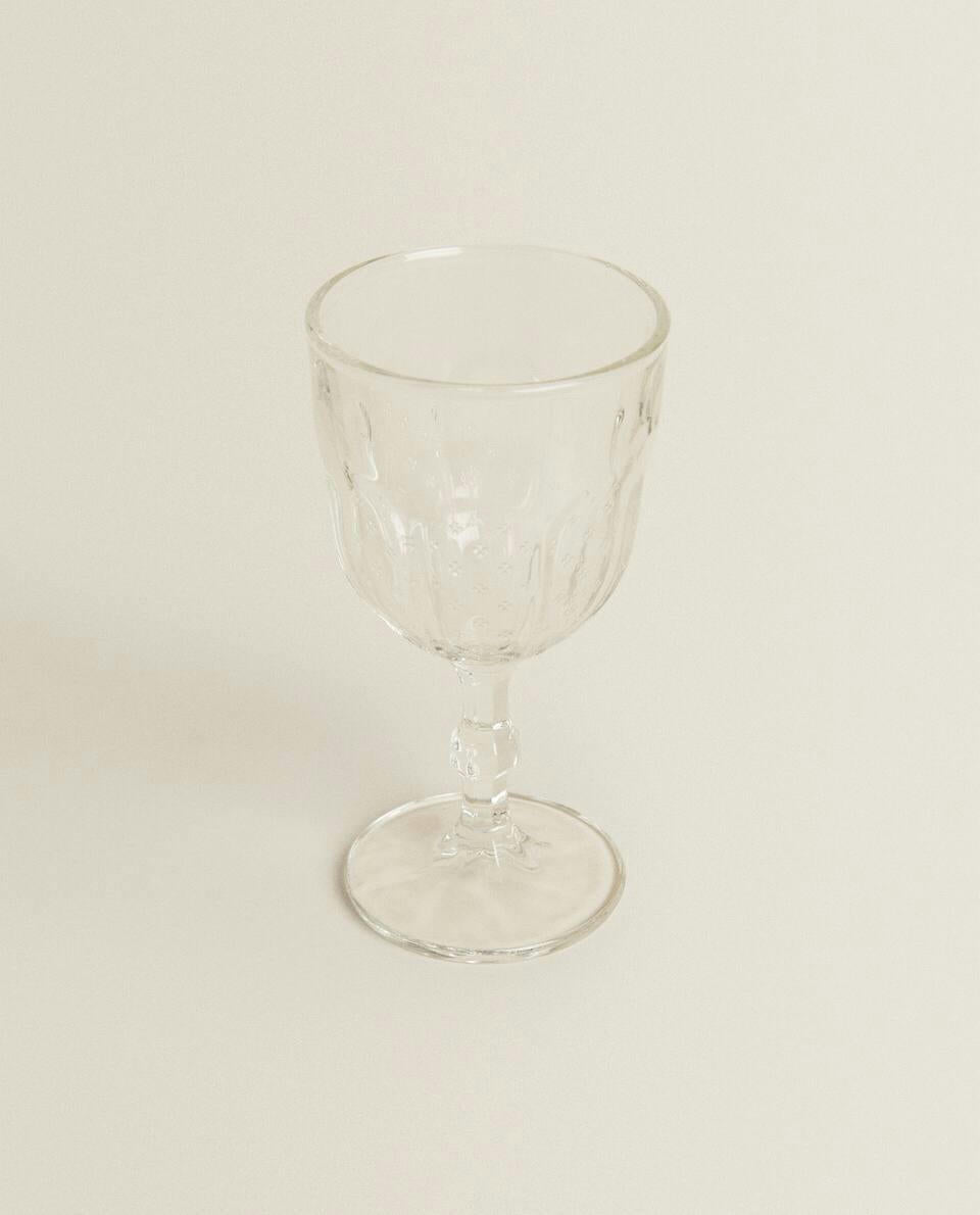 RAISED DESIGN WINE GLASS