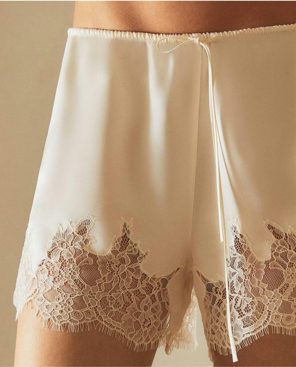 SHORTS DE SATÉN CON ENCAJE RUBIO 