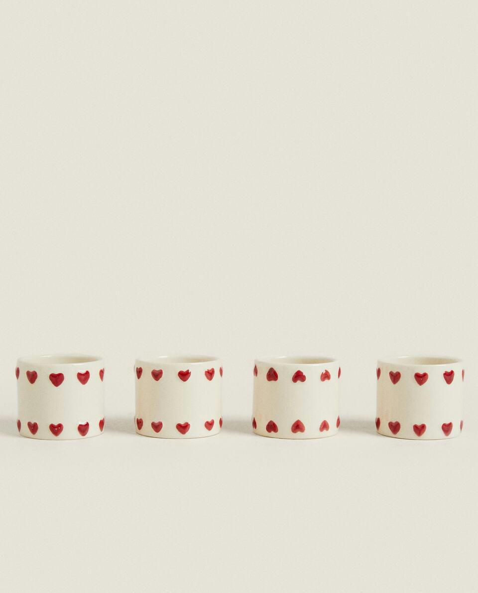 CONFEZIONE DI PORTATOVAGLIOLI NATALIZI A FORMA DI CUORI IN CERAMICA (CONFEZIONE DA 4) 