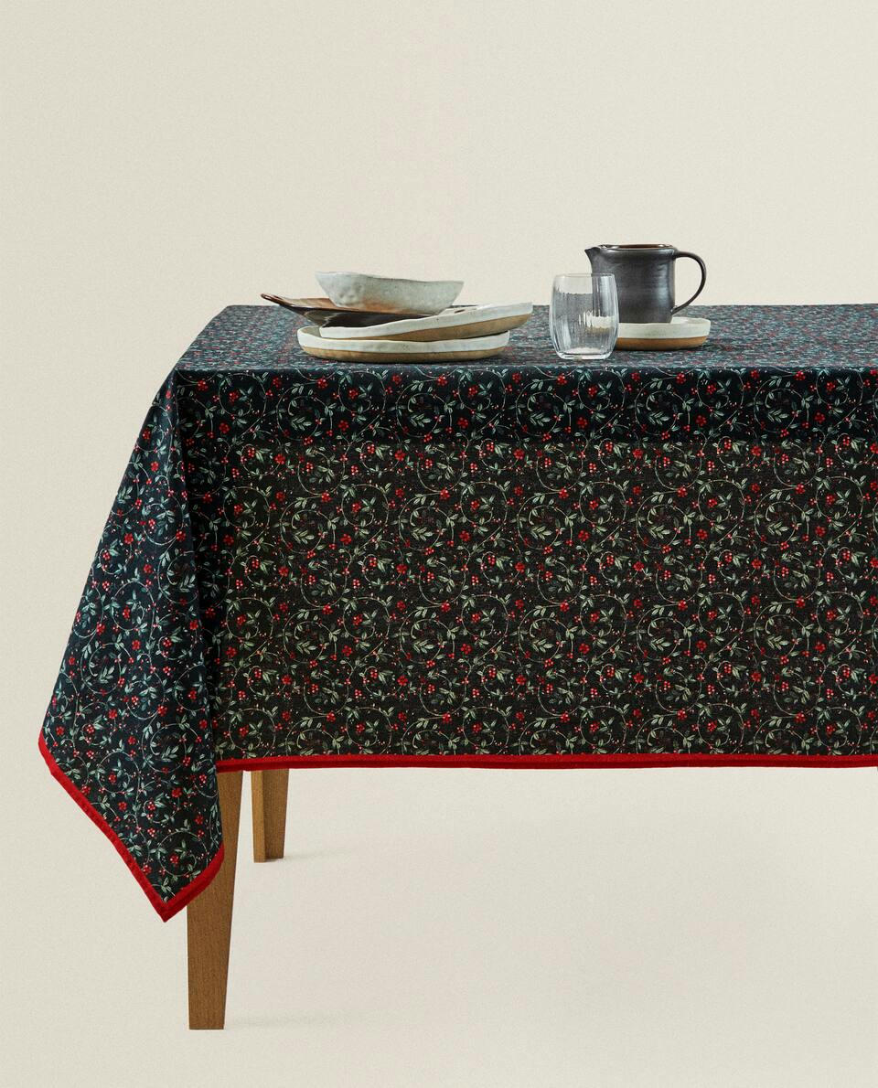 COTTON CHRISTMAS VINE TABLECLOTH