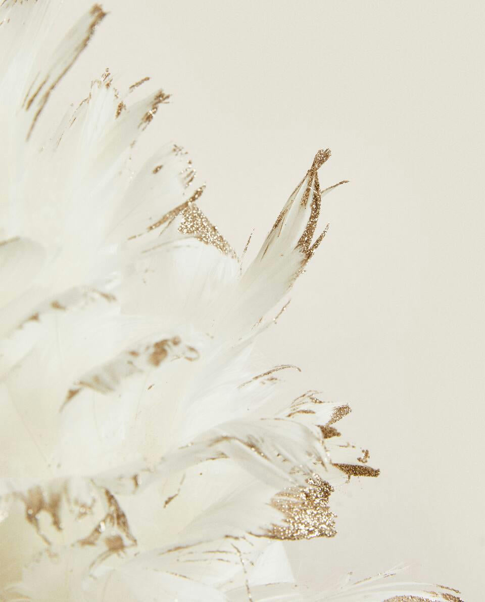 DECORACIÓN DE CORONA DE PLUMAS NAVIDEÑAS 