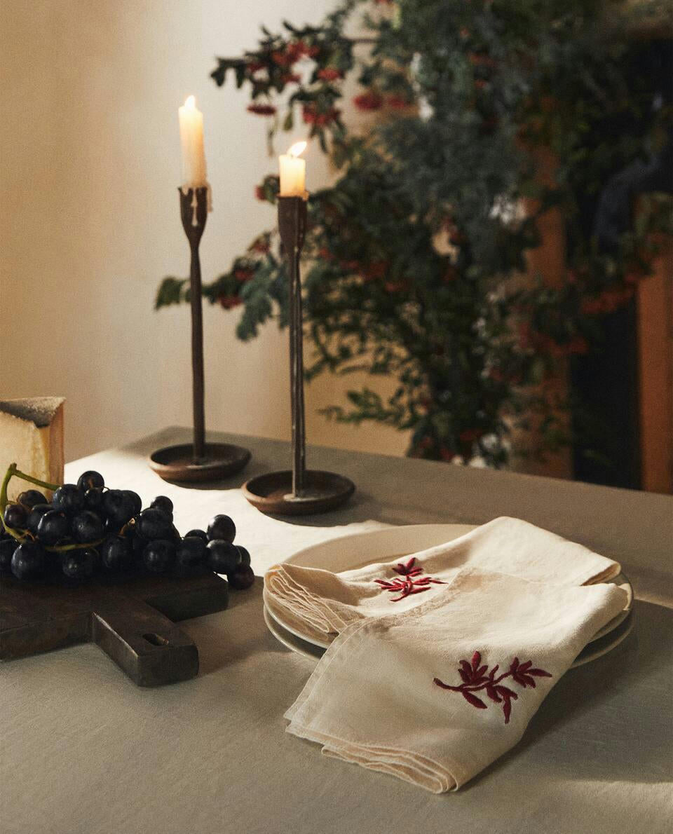CONFEZIONE DI TOVAGLIOLI NATALIZI IN LINO RICAMATI (CONFEZIONE DA 2) 