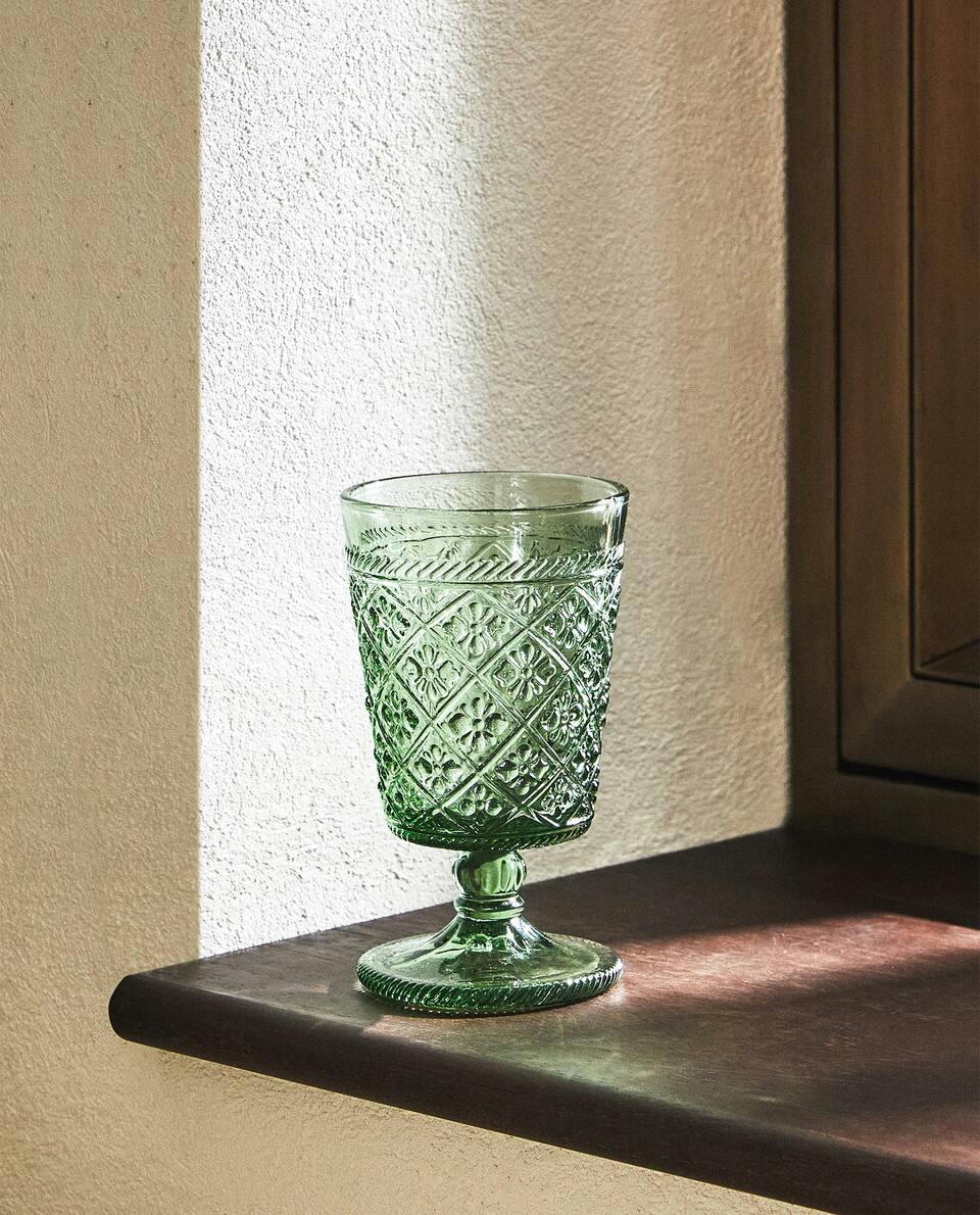 VIDRIO CON DISEÑO FLORAL EN RELIEVE 