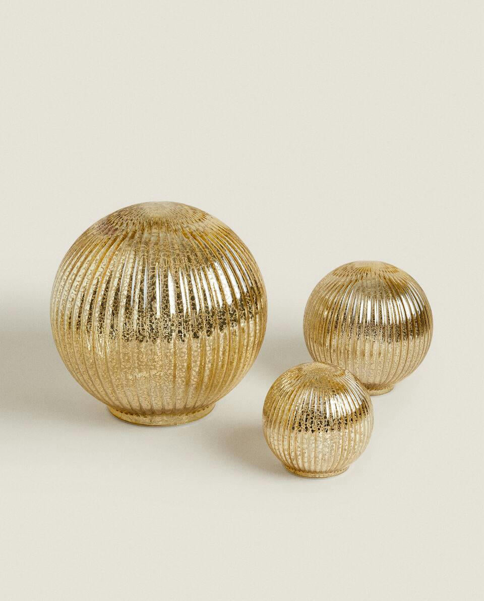 ADORNO DE NAVIDAD CON LUZ LED Y BOLA DE RAYAS 