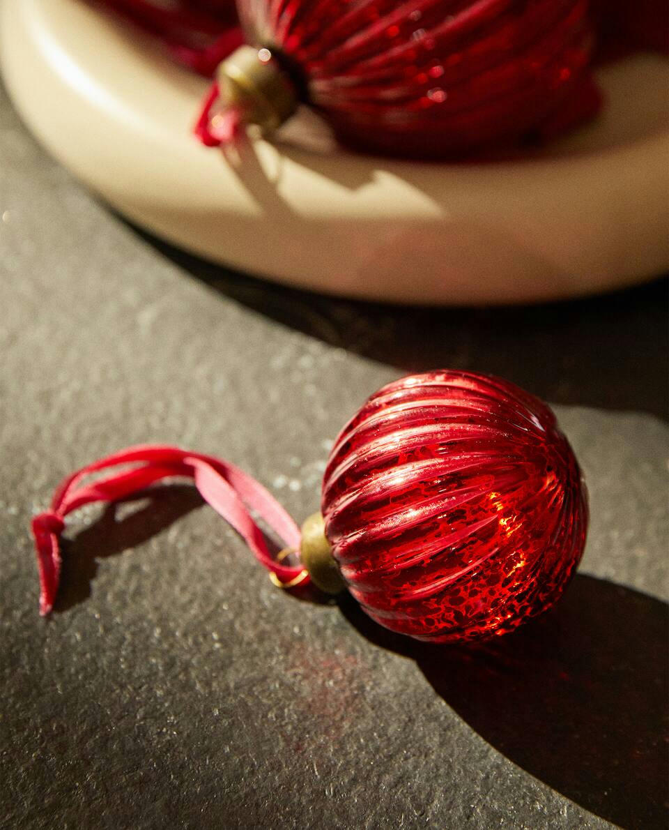 DECORAZIONE A PALLA DI NATALE IN VETRO CON STRISCE 