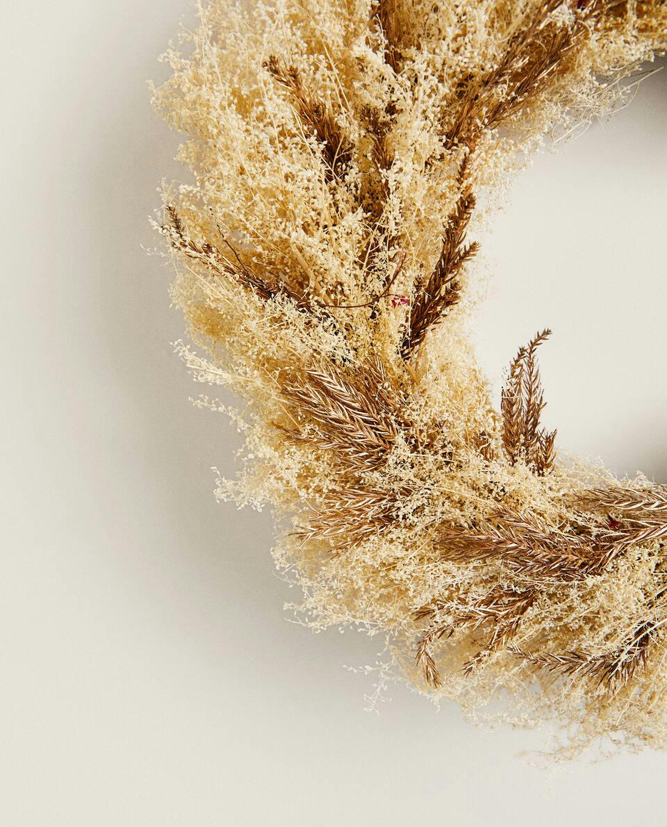 DECORATIVE CHRISTMAS WREATH WITH DRIED LEAVES