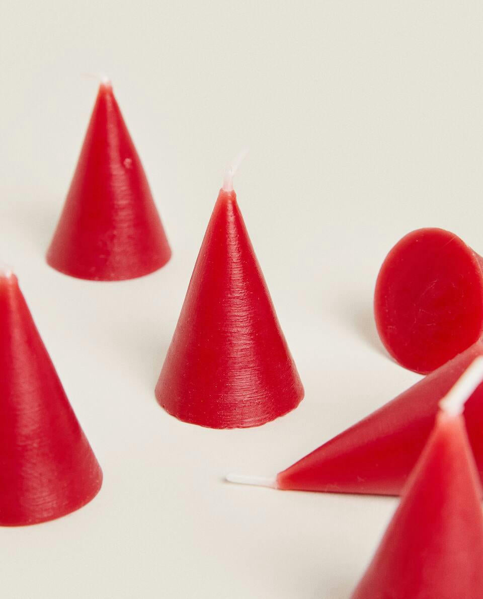 CONFEZIONE DI CANDELE DECORATIVE A CONO NATALIZIO (CONFEZIONE DA 6) 