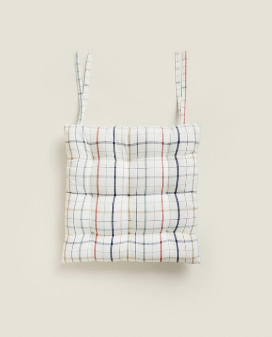 CUSCINO A QUADRI IN FILO TINTO 