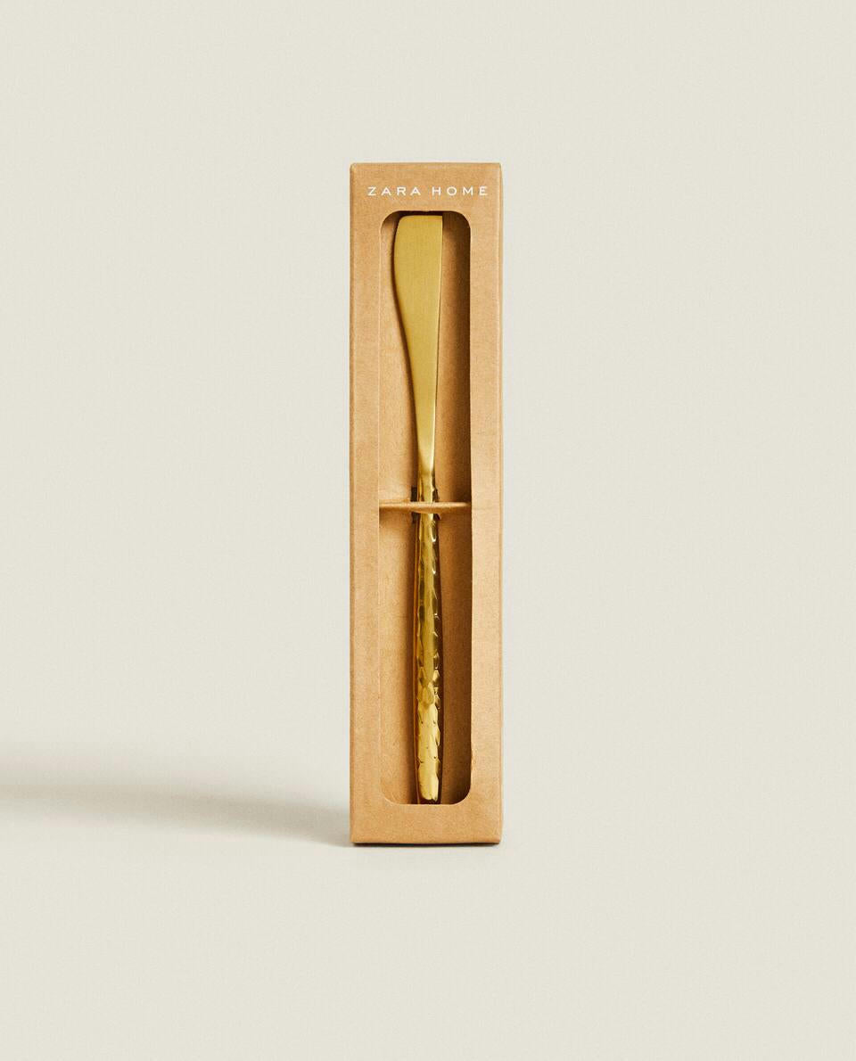 SCATOLA DA 4 COLTELLI CON MANICO MARTELLATO 