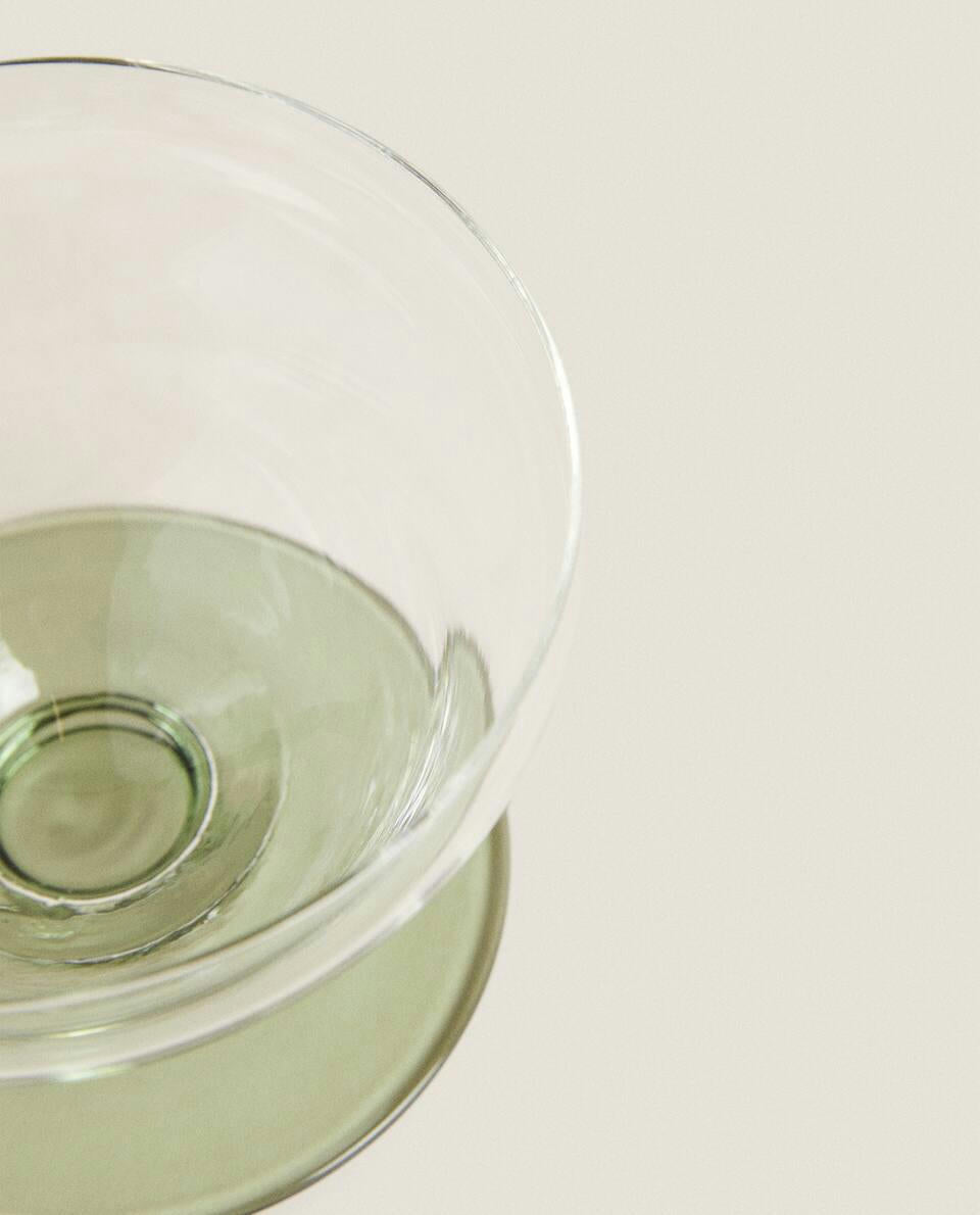 COPA DE HELADO CON BASE DE COLOR 