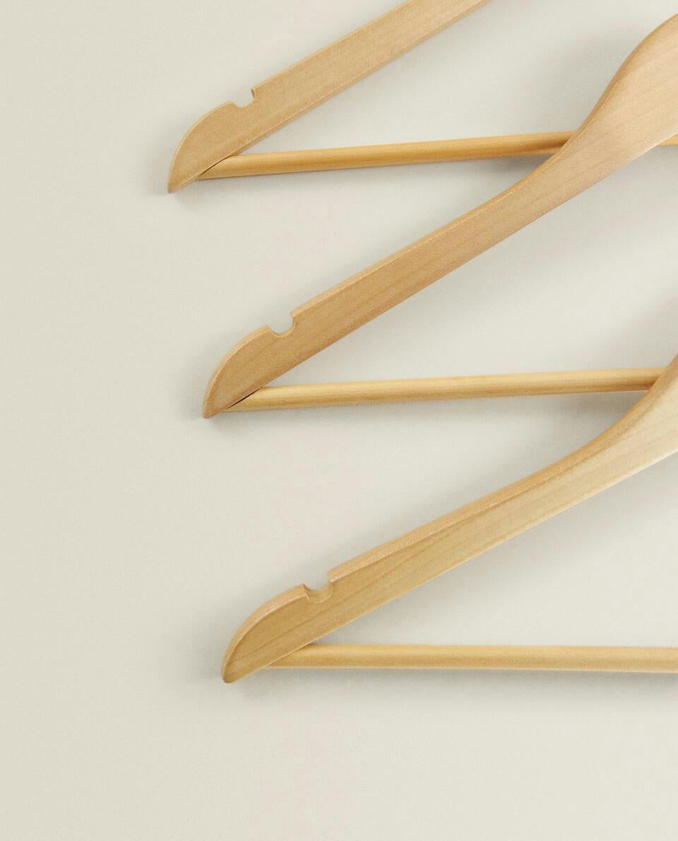 PERCHA DE MADERA LACADA (JUEGO DE 3) 