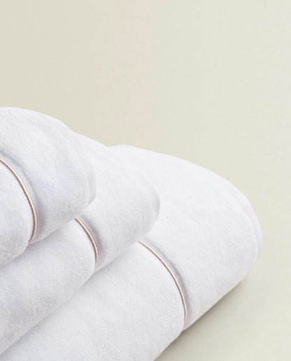 ASCIUGAMANO CON BORDO SMERLATO RICAMATO 