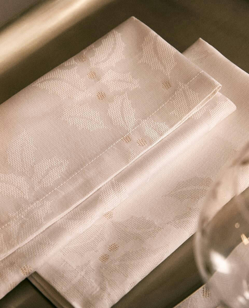 CONFEZIONE DI TOVAGLIOLI NATALIZI CON LUCENTEZZA FLOREALE JACQUARD (CONFEZIONE DA 2) 