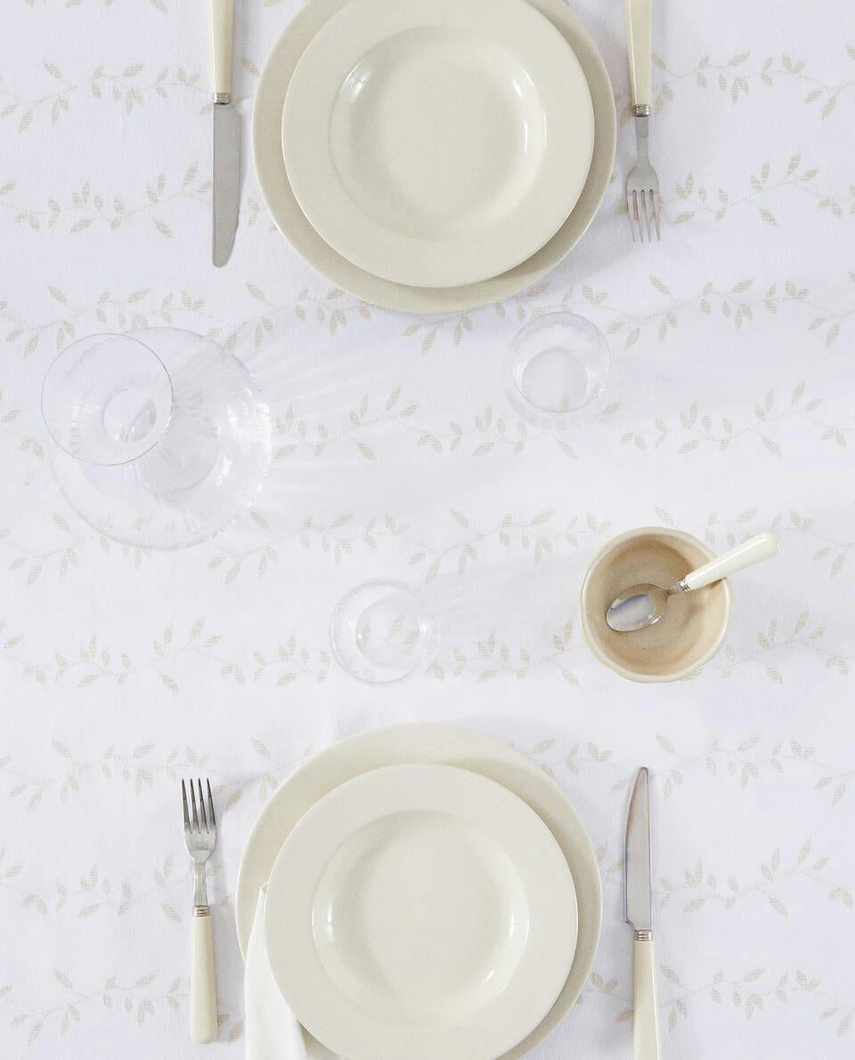 MANTEL DE ALGODÓN CON HOJAS NAVIDEÑAS BRILLANTES 