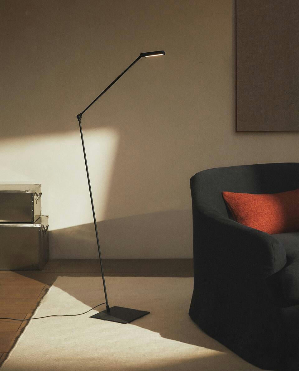 LÁMPARA DE TALLO LED DE METAL 