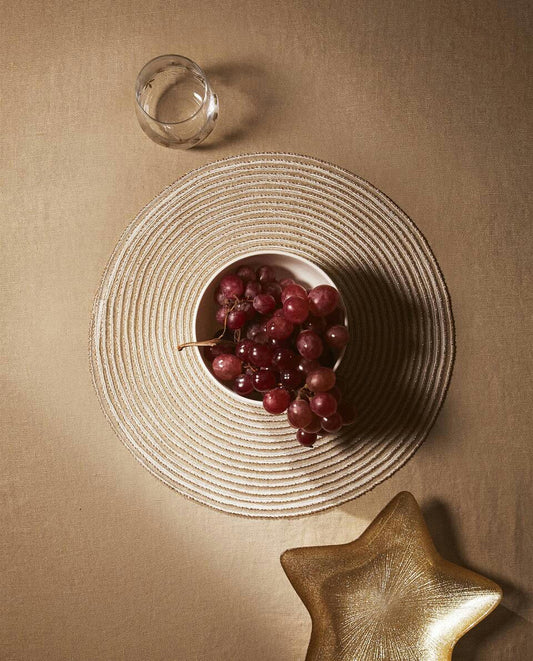 PAQUETE DE MANTELES INDIVIDUALES NAVIDEÑOS CON BRILLO EN ESPIRAL (PAQUETE DE 2) 