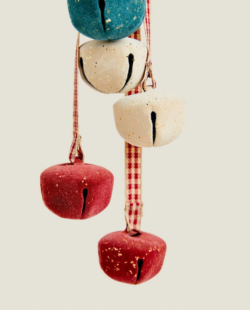 DECORACIÓN NAVIDEÑA EN CASCADA CON CAMPANA DE TRINEO 