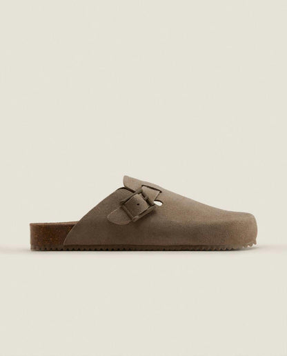 ZOCCOLI IN PELLE CON FIBBIA 